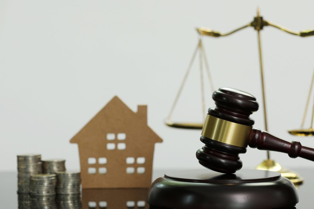 Na czym polega obsługa prawna nieruchomości?